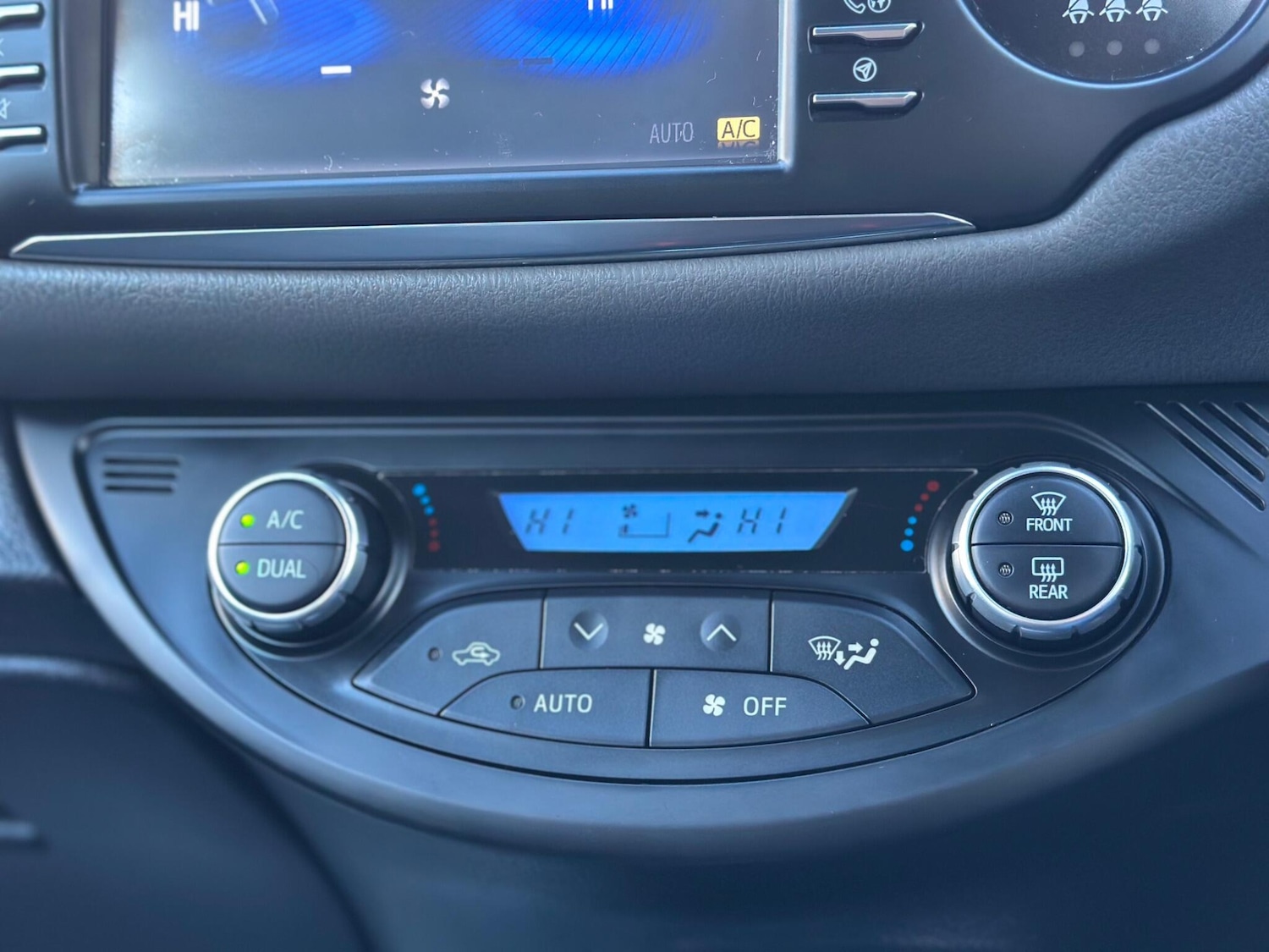 Used Toyota Yaris 2018 for sale - 77109839: Photo 31