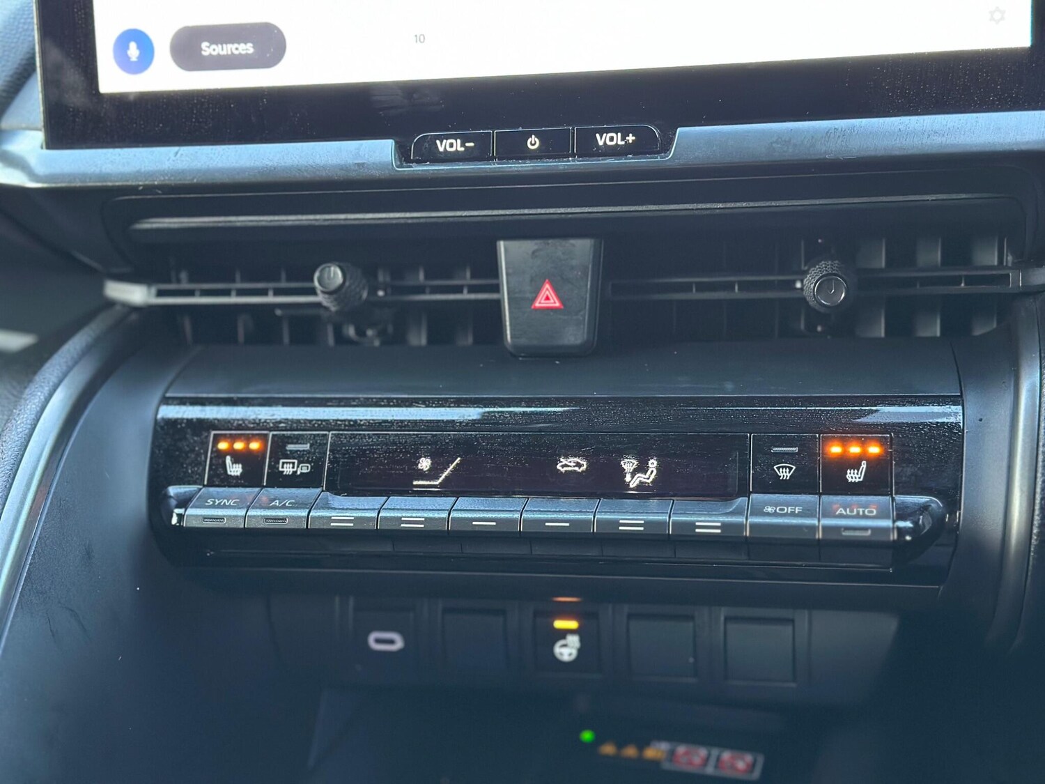 Used Toyota C-HR 2024 for sale - 77120816: Photo 34