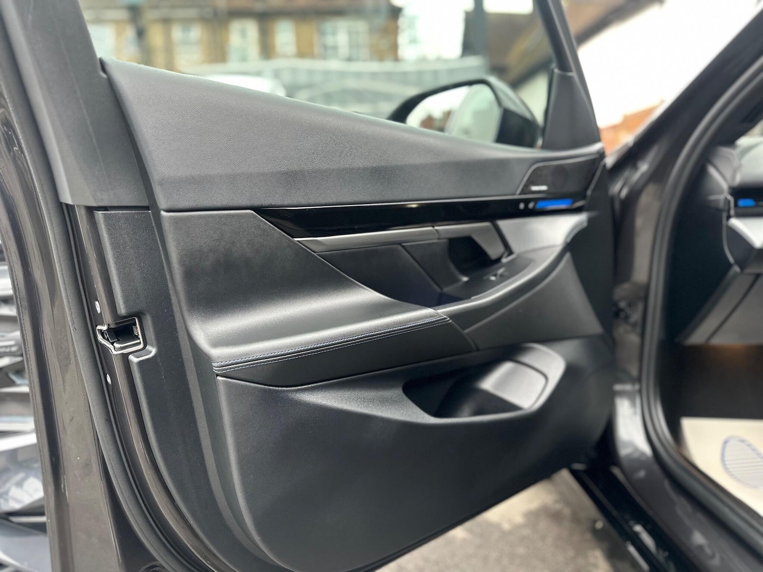 Used BMW 5 Series 2024 for sale - 77040127: Photo 43