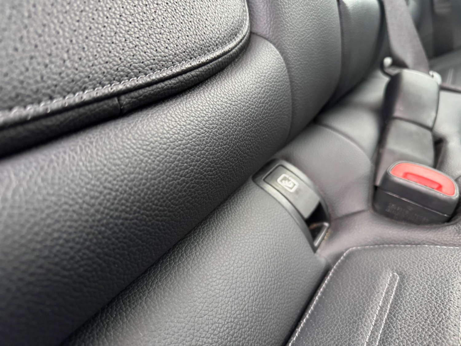 Used Mercedes-Benz GLC 2023 for sale - 77291109: Photo 32