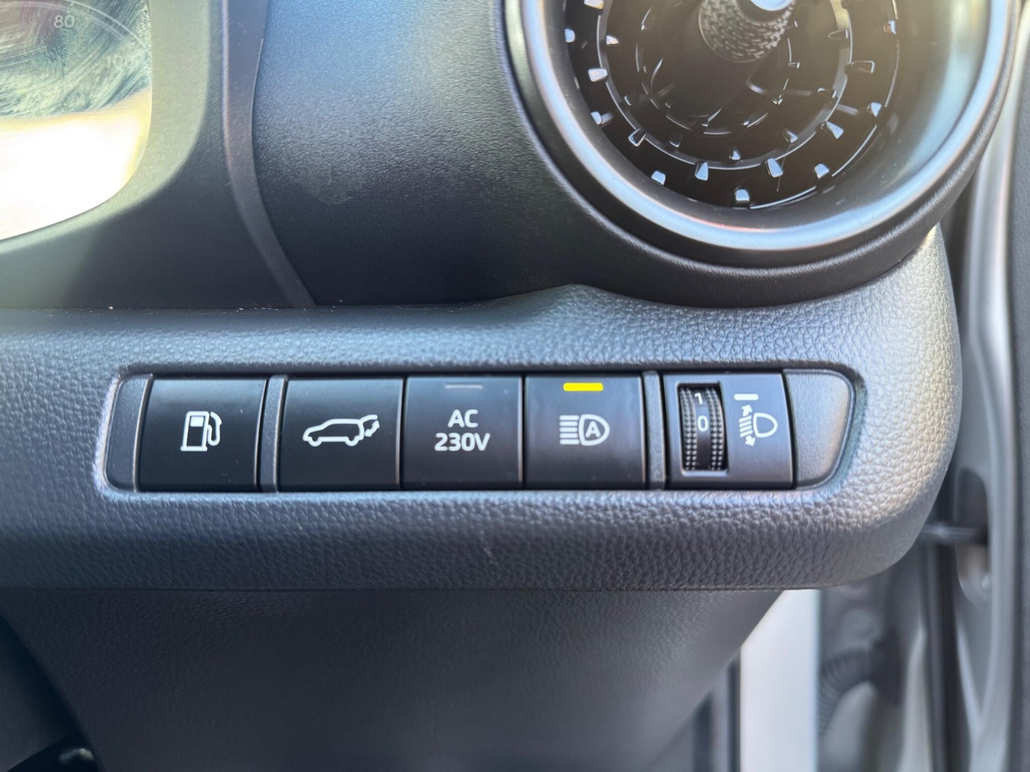 Used Toyota C-HR 2024 for sale - 77119790: Photo 21