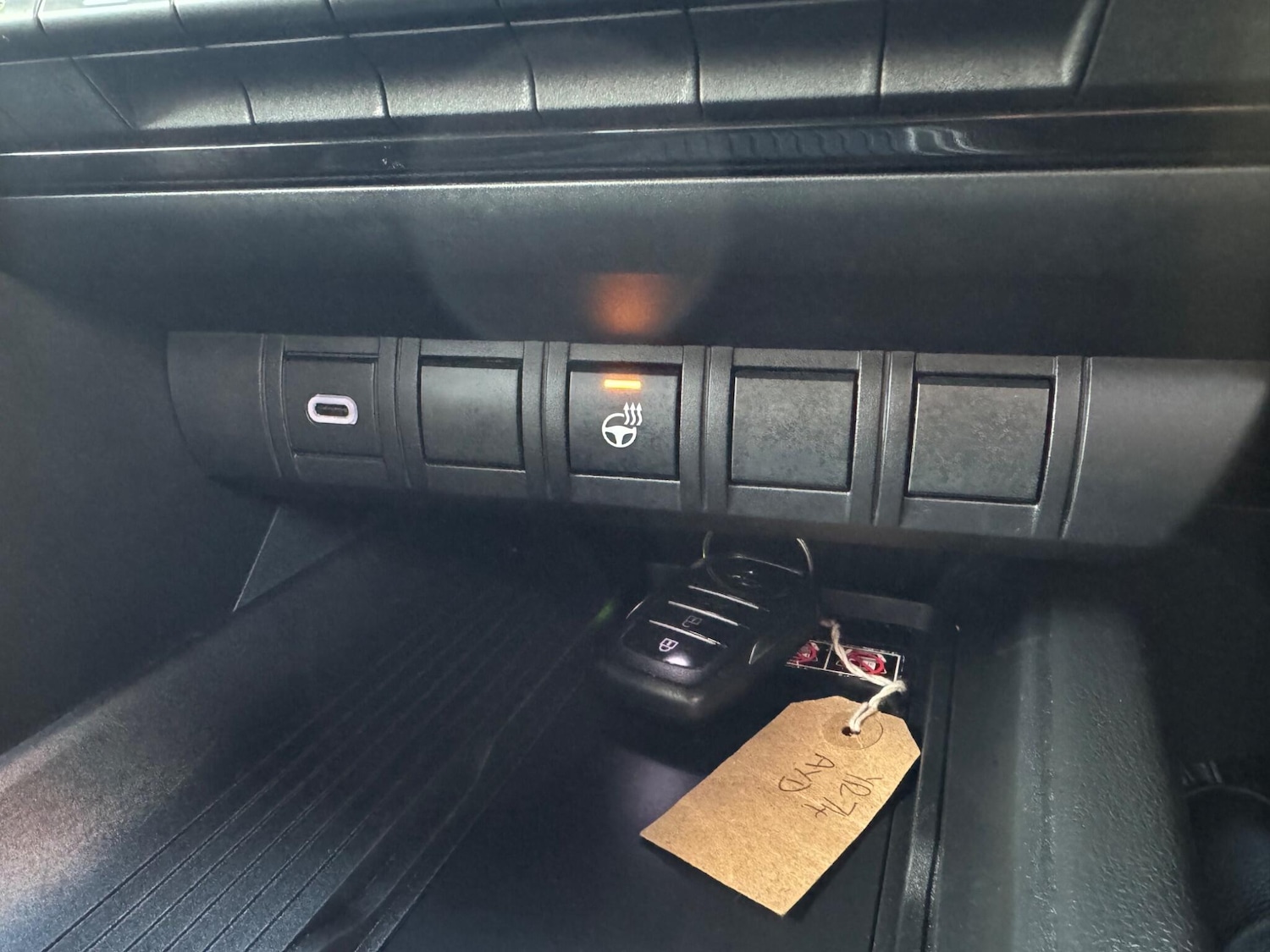 Used Toyota C-HR 2024 for sale - 77119790: Photo 24