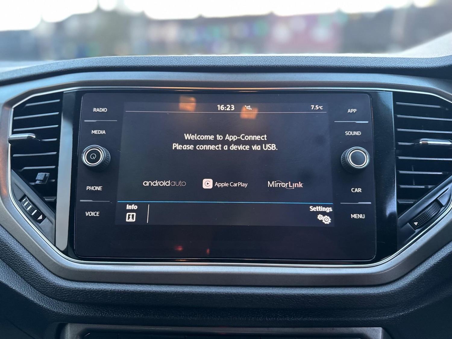 Used Volkswagen T-Roc for sale - 77704942: Photo 25