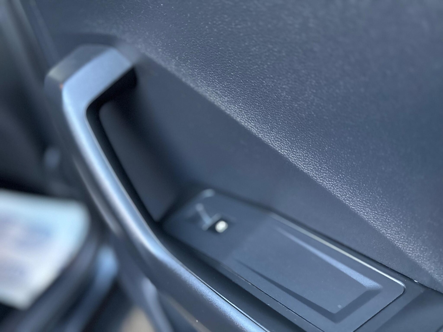 Used Volkswagen T-Roc for sale - 77704942: Photo 31