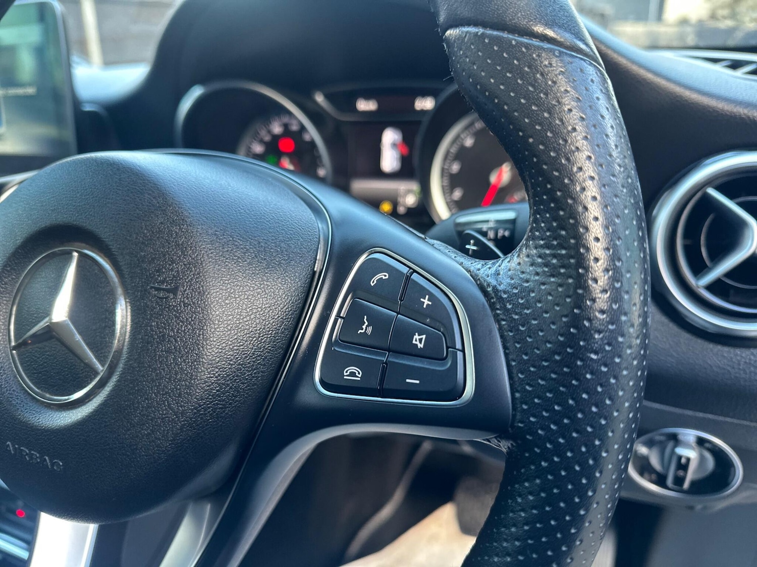 Used Mercedes-Benz GLA 2020 for sale - 77108861: Photo 32