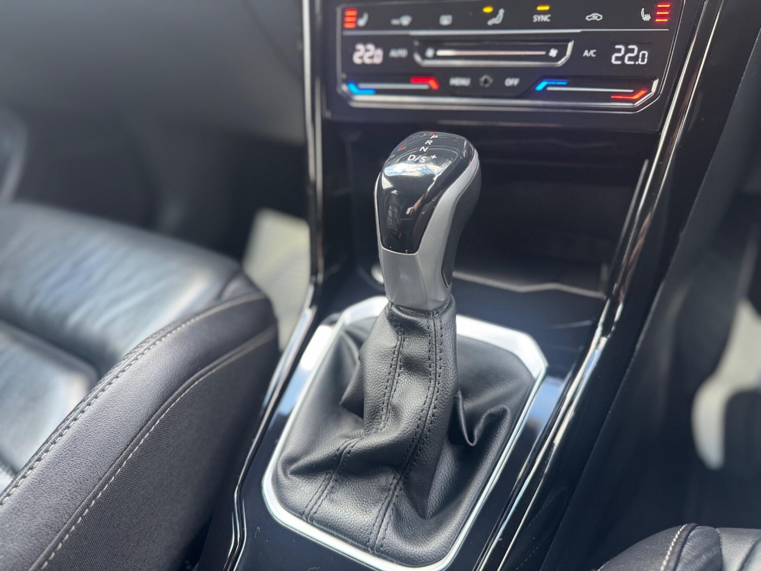 Used Volkswagen T-Roc for sale - 77704814: Photo 18