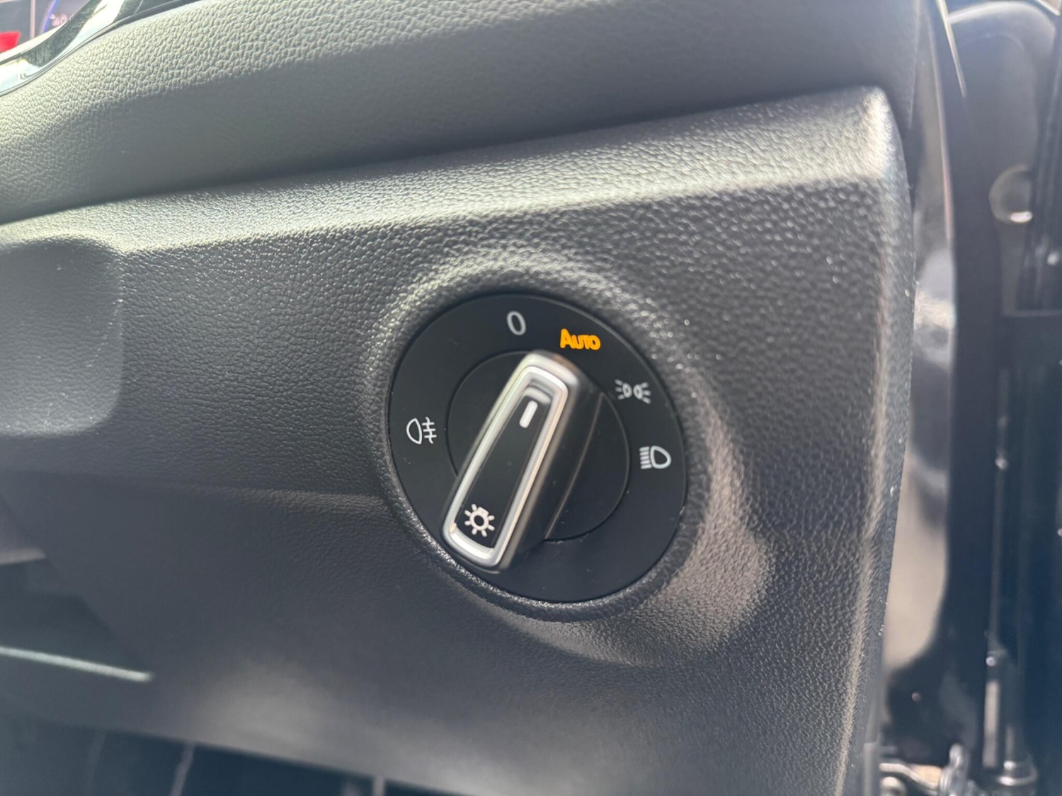 Used Volkswagen T-Roc for sale - 77704814: Photo 28