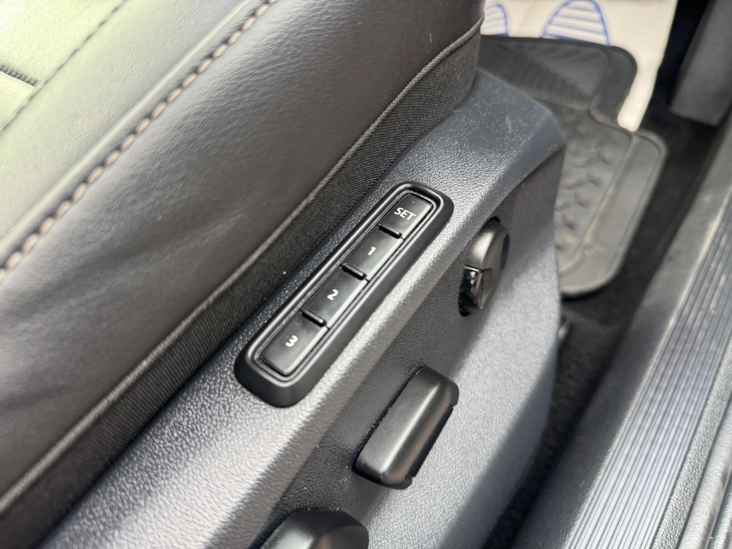 Used Volkswagen T-Roc for sale - 77704814: Photo 36