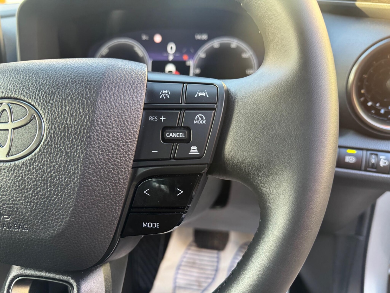 Used Toyota C-HR 2024 for sale - 77120218: Photo 25