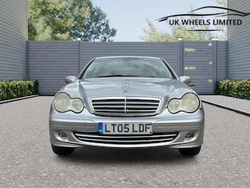 Used Mercedes-Benz C-Class 2005 for sale - 75401324: Photo