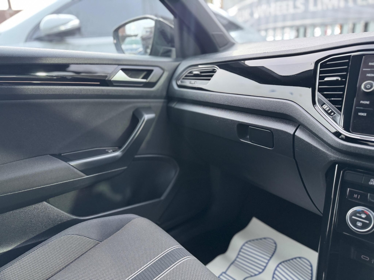 Used Volkswagen T-Roc 2020 for sale - 77412219: Photo 16