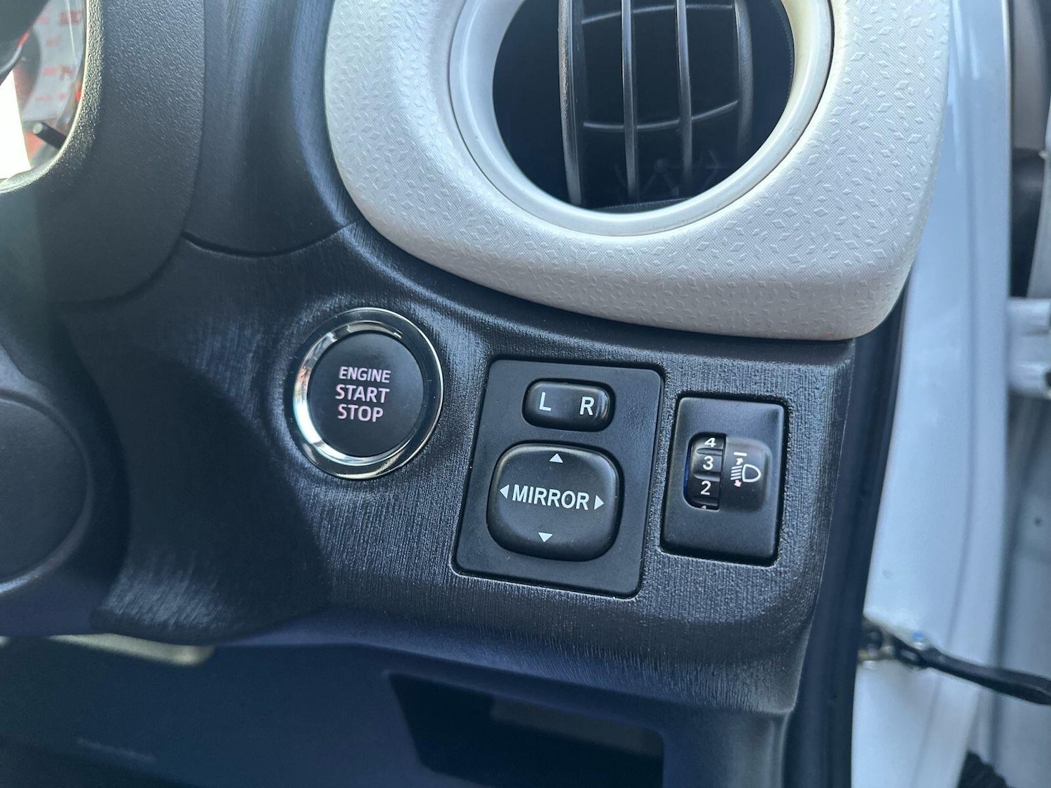 Used Toyota Yaris 2014 for sale - 76753042: Photo 21