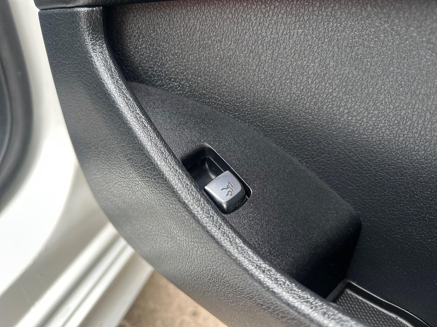 Used Mercedes-Benz E Class for sale - 77658790: Photo 38