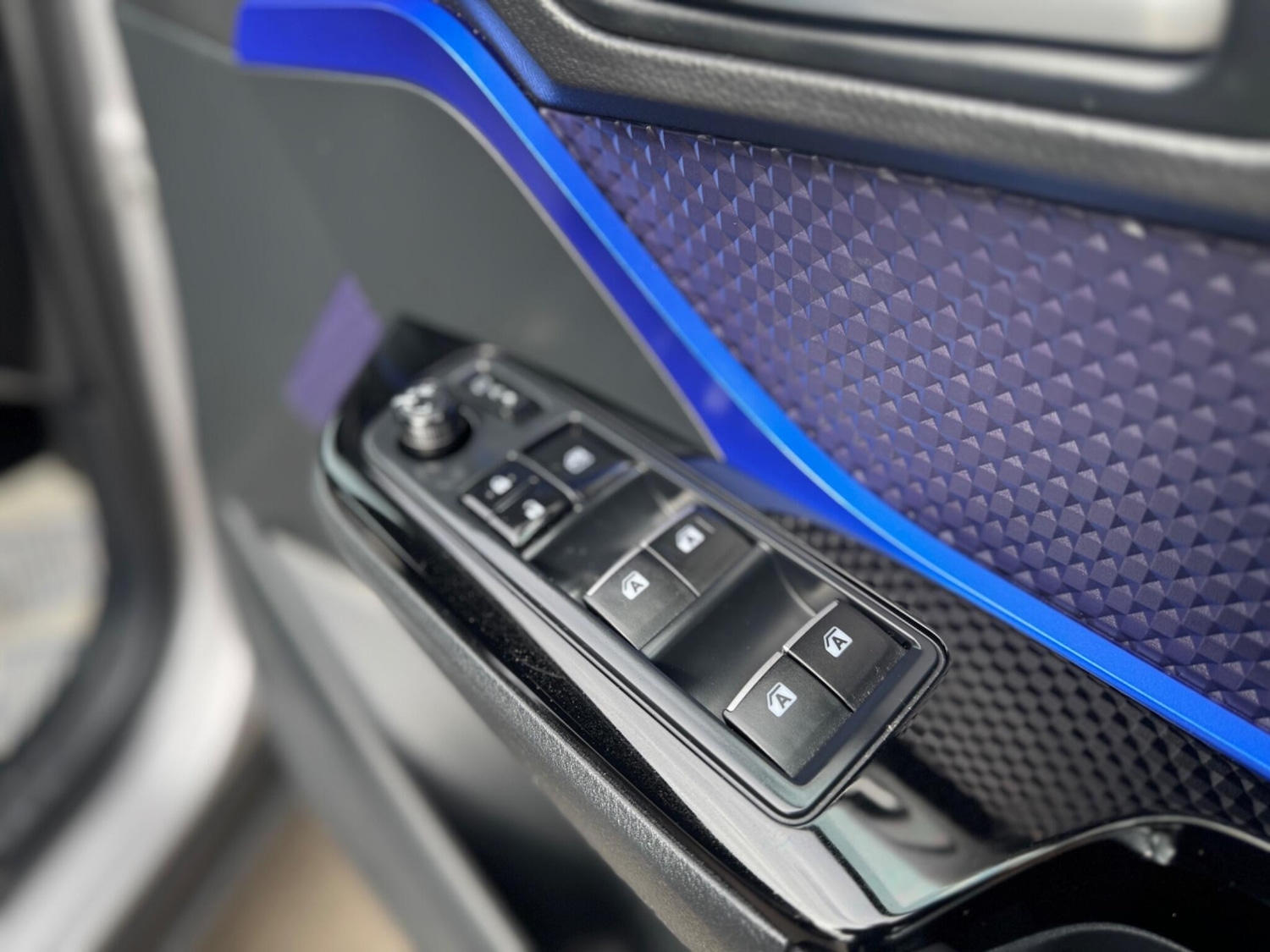 Used Toyota C-HR 2018 for sale - 78170165: Photo 17