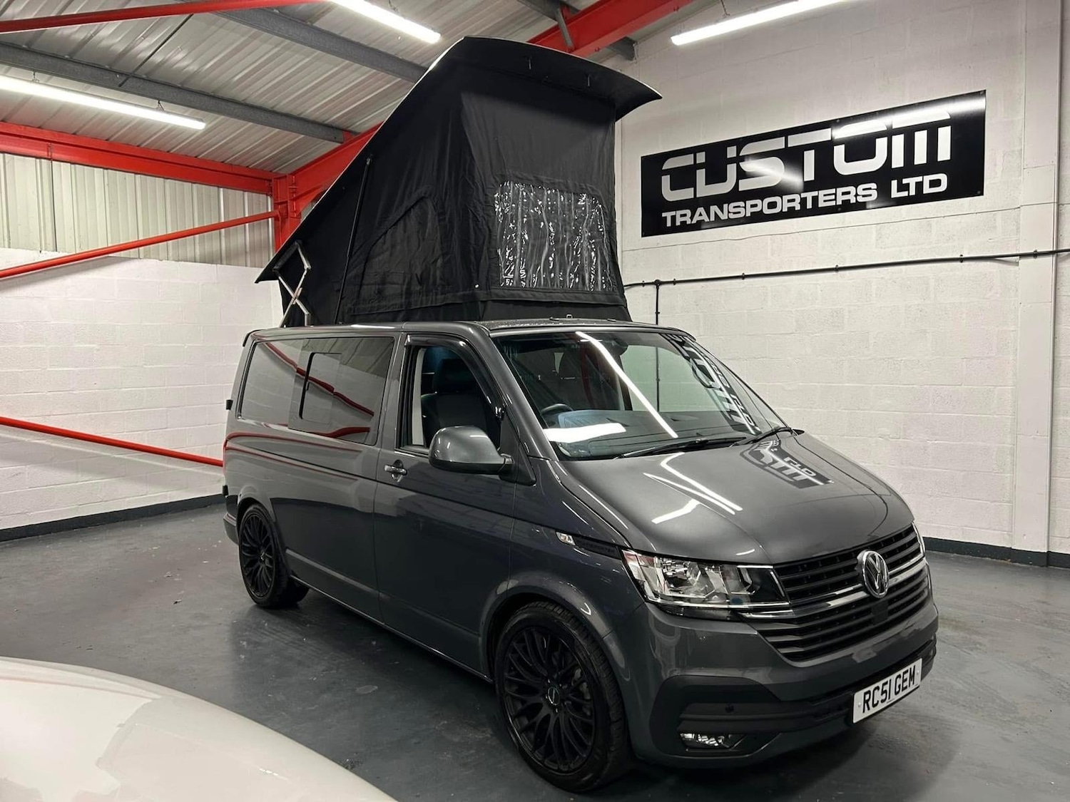 Used Volkswagen Transporter 2021 for sale - 77677077: Photo 2