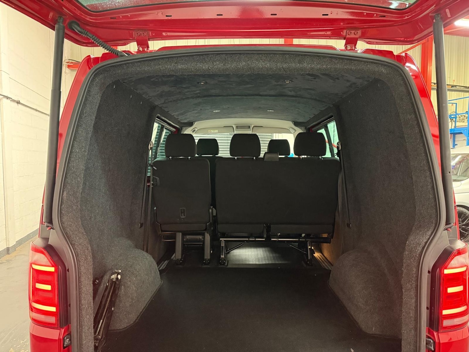 Used Volkswagen Transporter 2017 for sale - 77990256: Photo 15