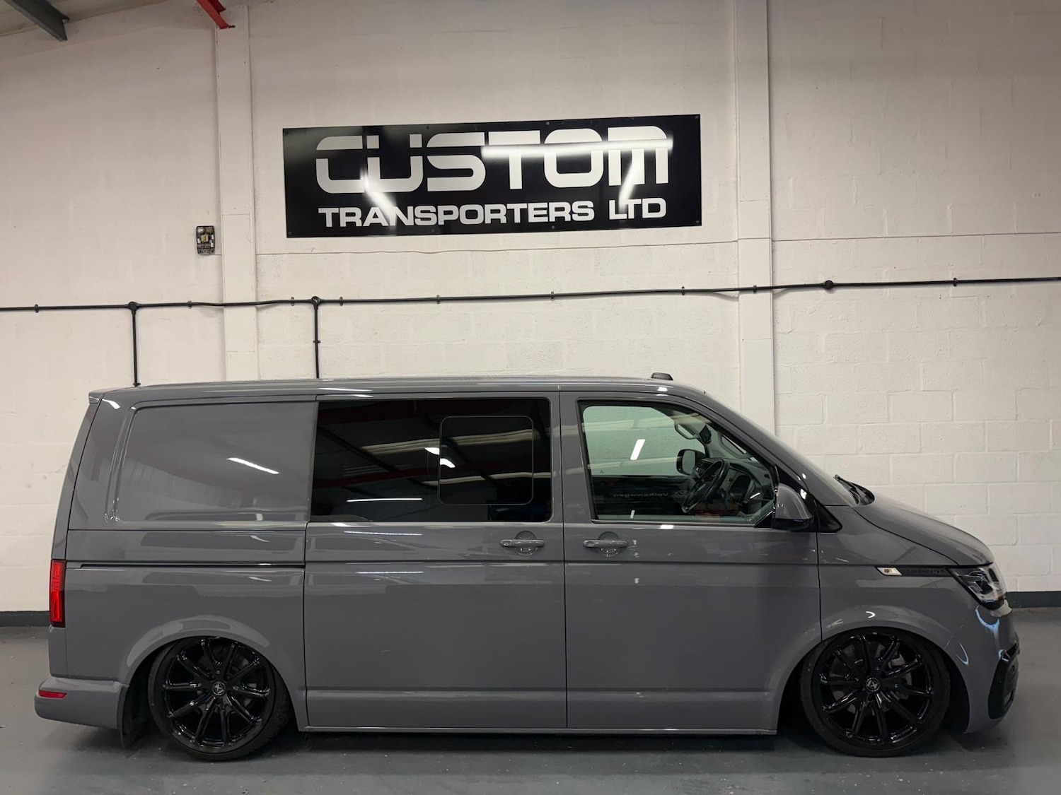 Used Volkswagen Transporter 2023 for sale - 76387111: Photo 1