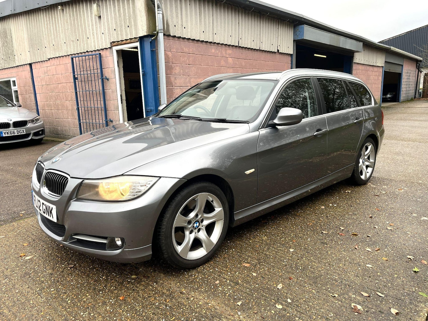 Used BMW 3 Series 2012 for sale - 76701125: Photo 2