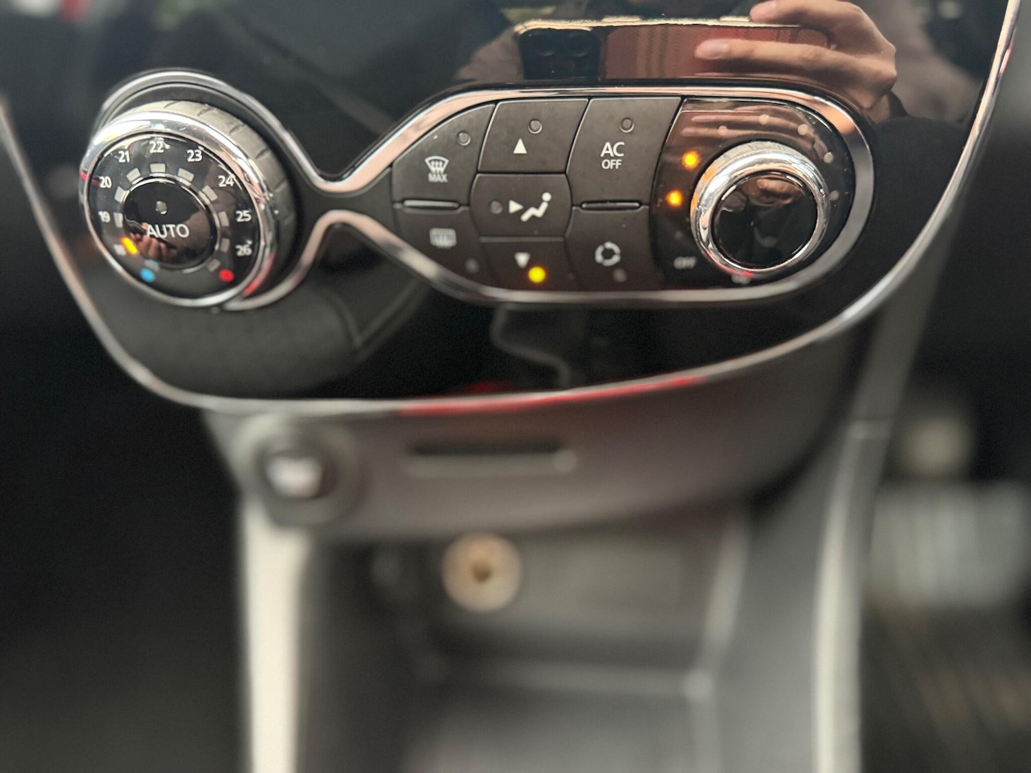 Used Renault Clio 2013 for sale - 76619635: Photo 31