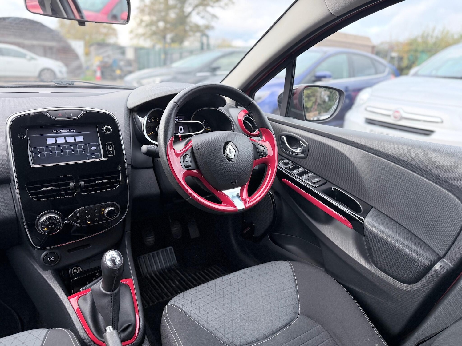 Used Renault Clio 2013 for sale - 76619635: Photo 38