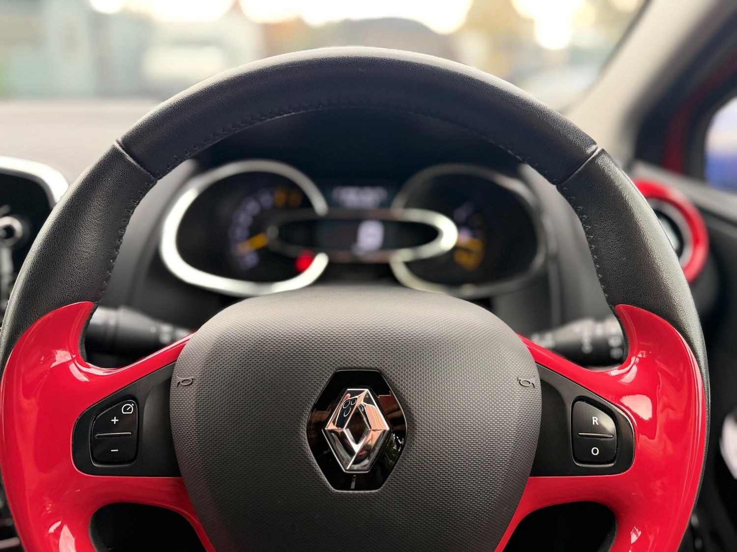 Used Renault Clio 2013 for sale - 76619635: Photo 64