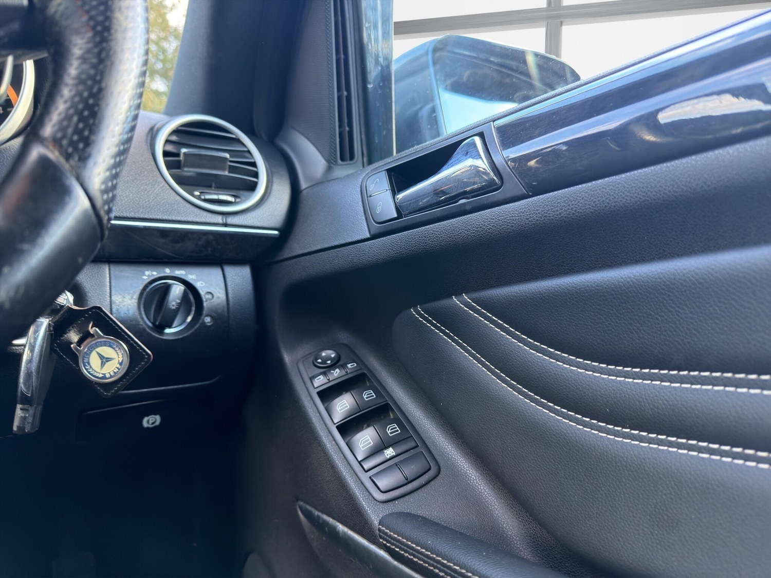 Used Mercedes-Benz M Class 2011 for sale - 77358998: Photo 75