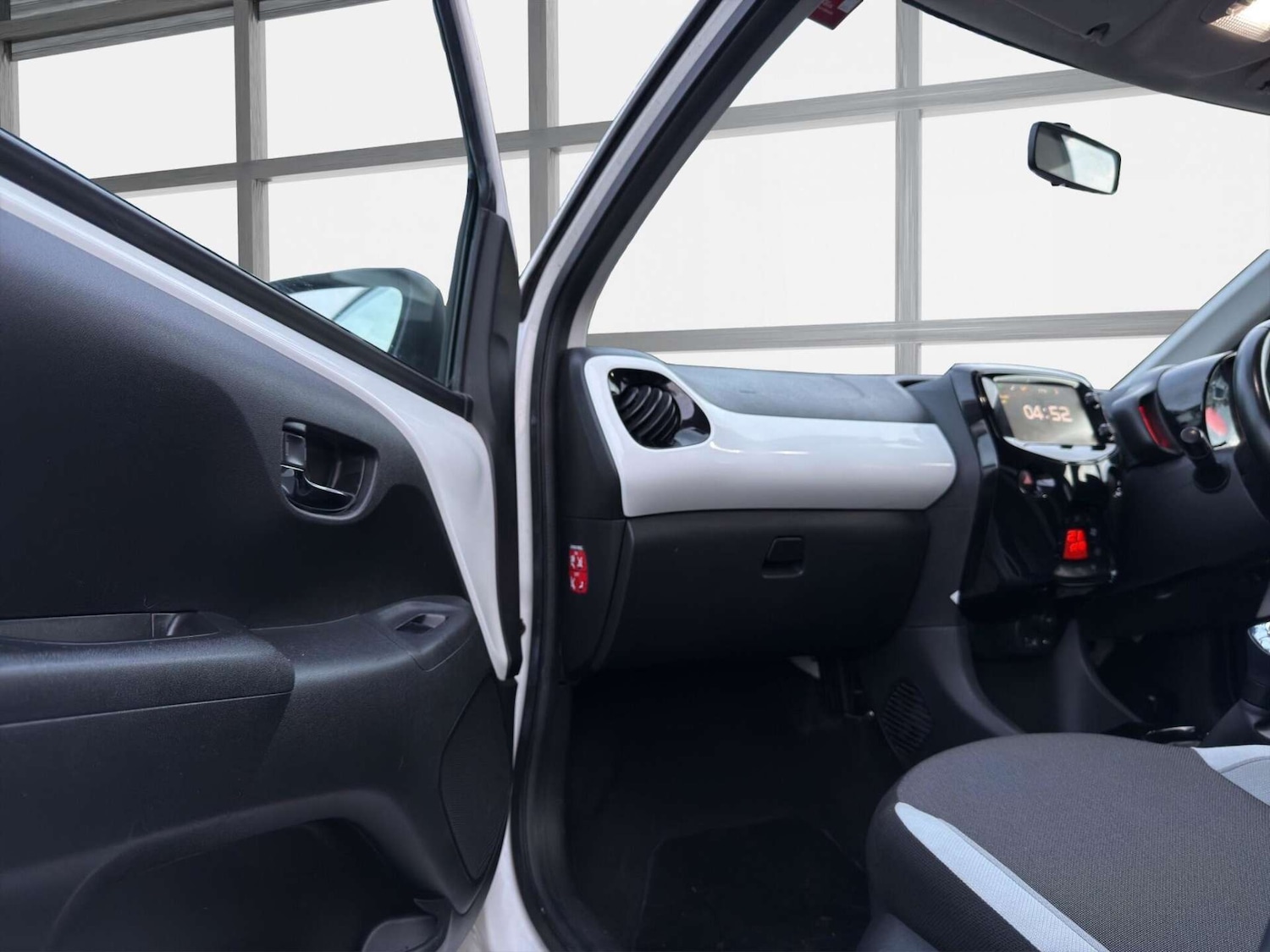 Used Toyota AYGO 2017 for sale - 77946158: Photo 21