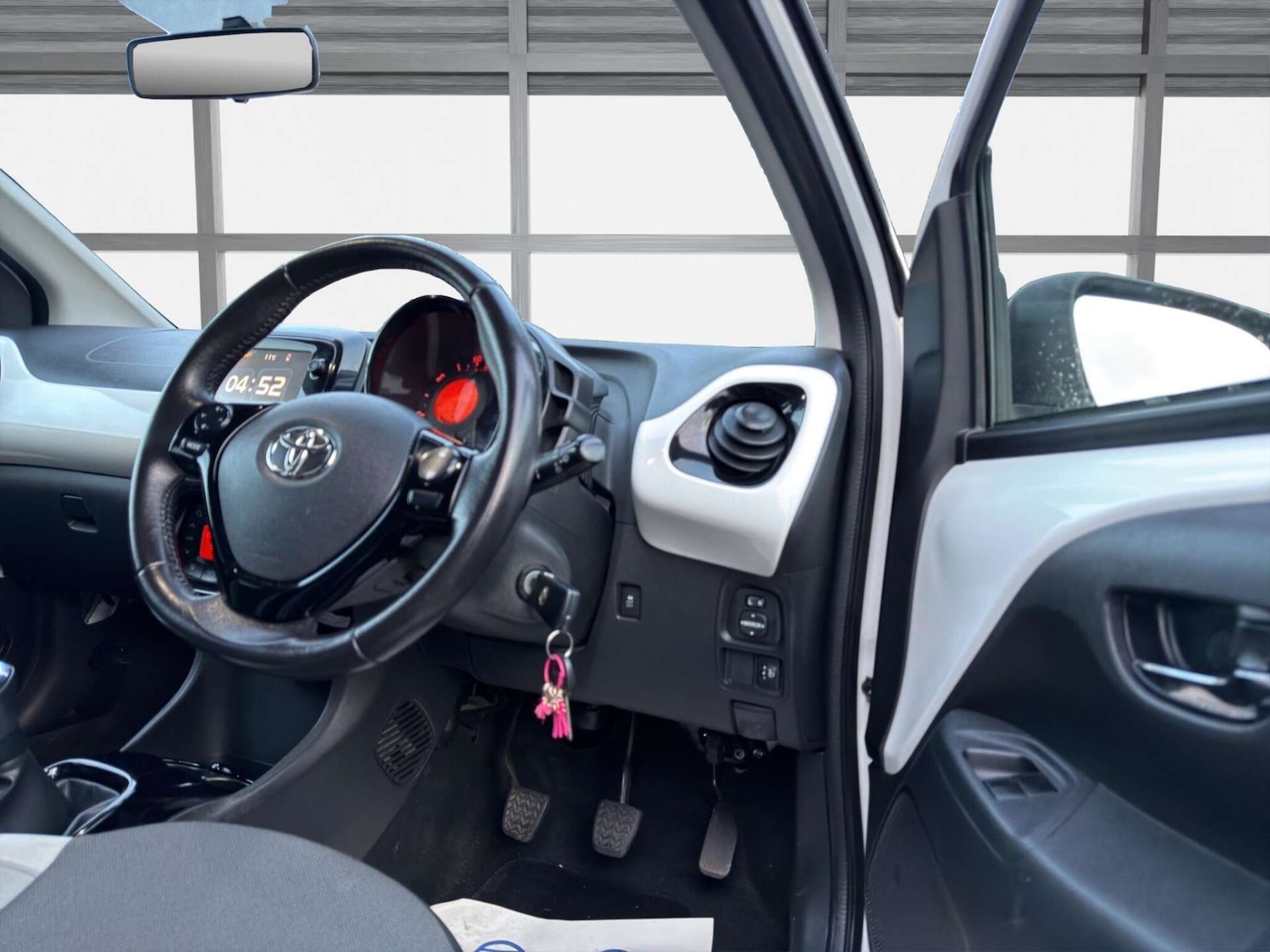 Used Toyota AYGO 2017 for sale - 77946158: Photo 22