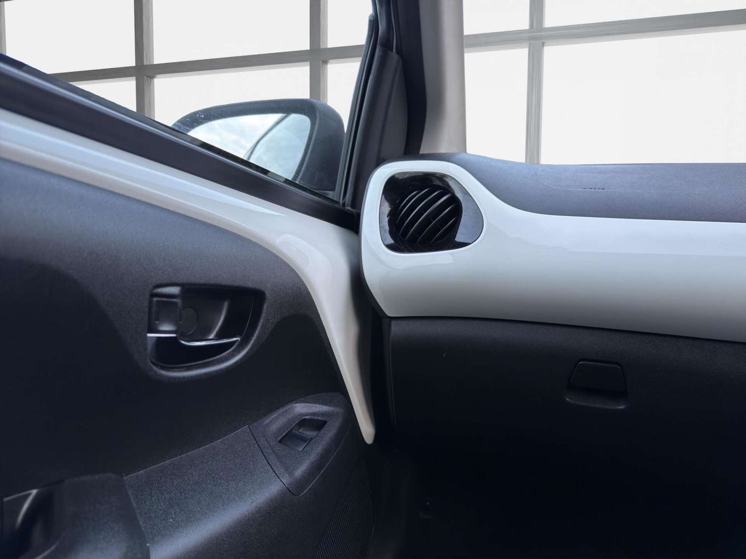 Used Toyota AYGO 2017 for sale - 77946158: Photo 60