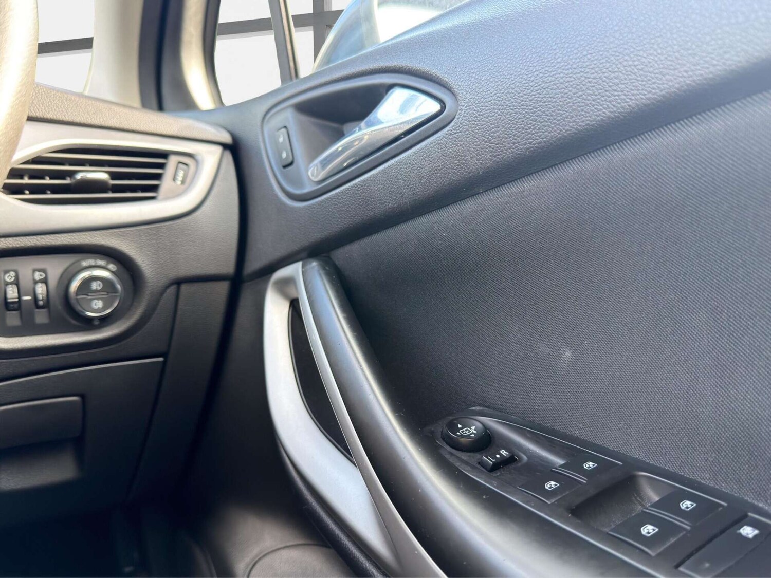 Used Vauxhall Astra 2018 for sale - 77946172: Photo 34