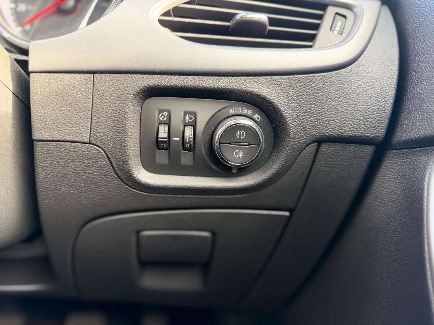 Used Vauxhall Astra 2018 for sale - 77946172: Photo 36