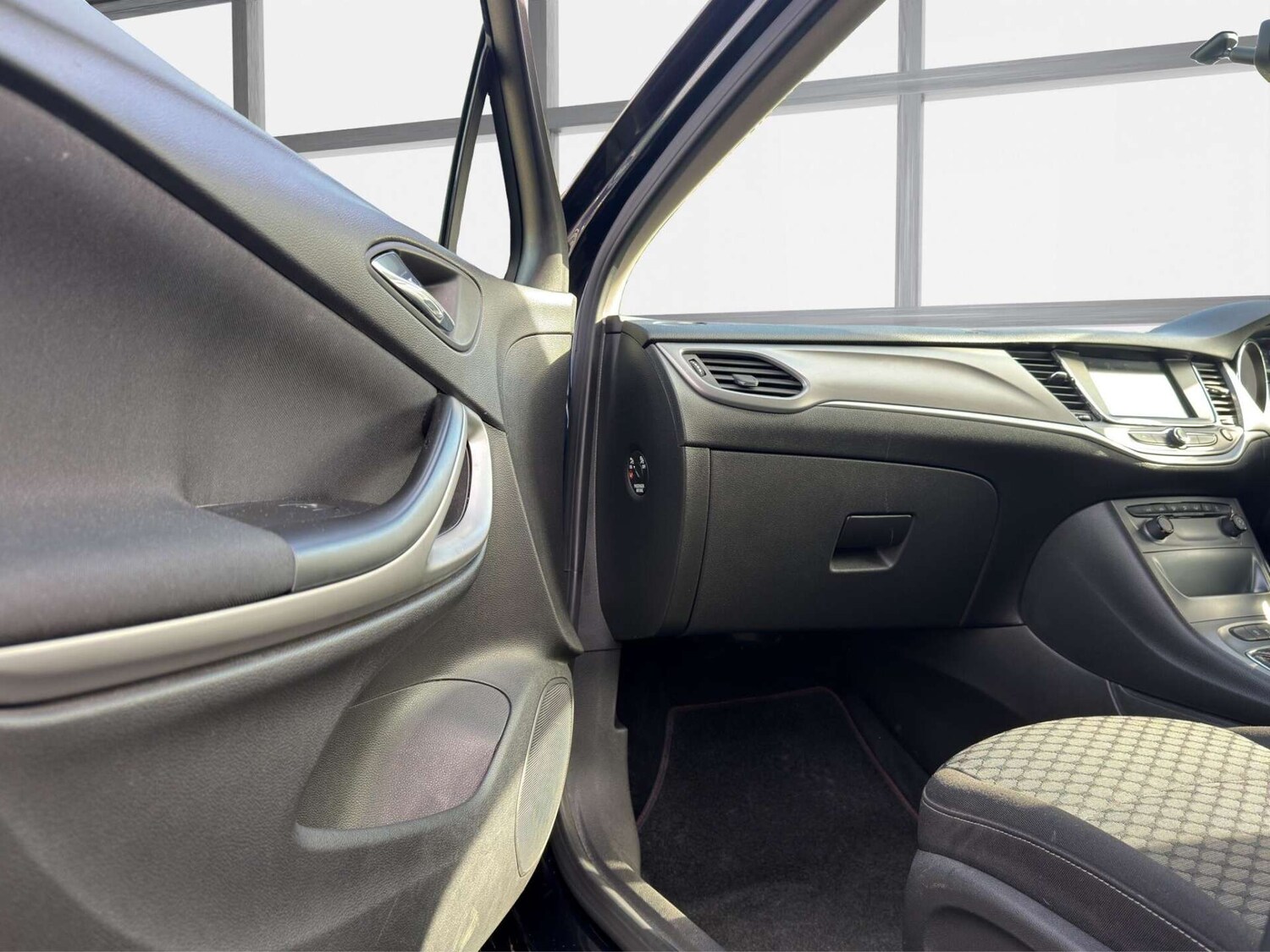 Used Vauxhall Astra 2018 for sale - 77946172: Photo 38