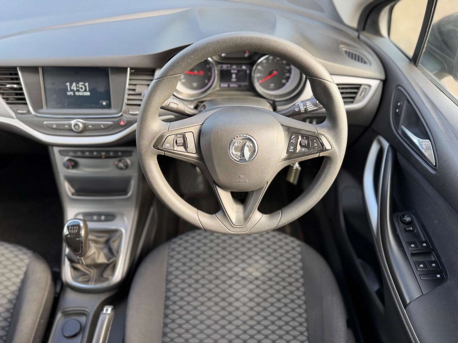 Used Vauxhall Astra 2018 for sale - 77946172: Photo 61