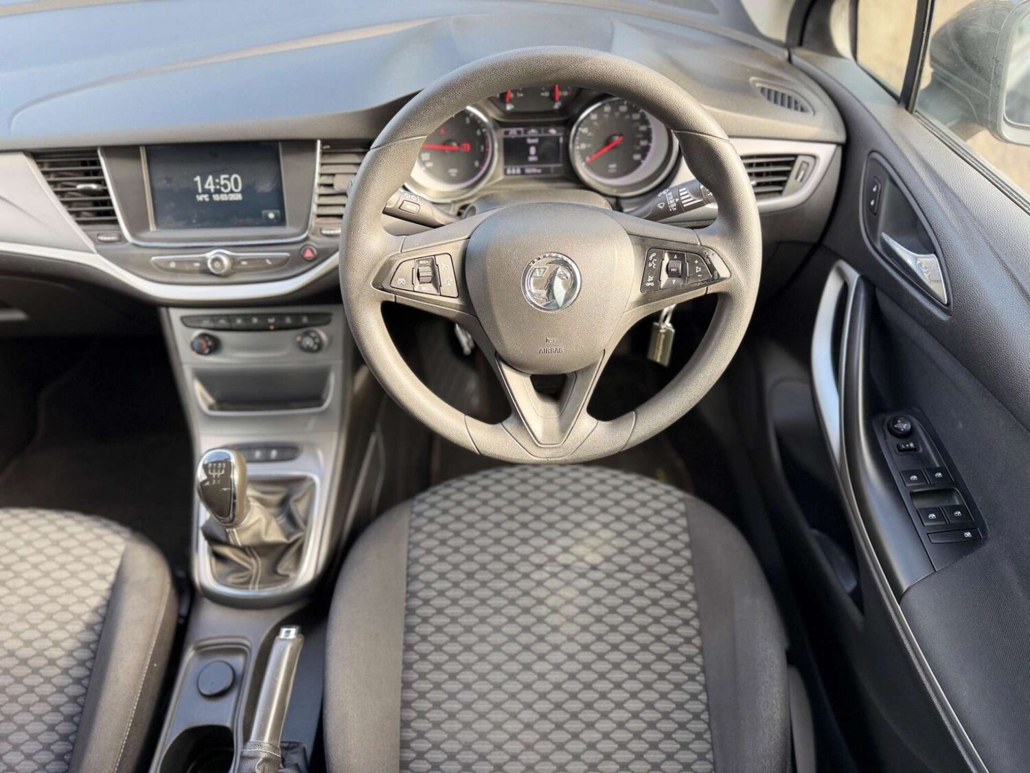 Used Vauxhall Astra 2018 for sale - 77946172: Photo 64