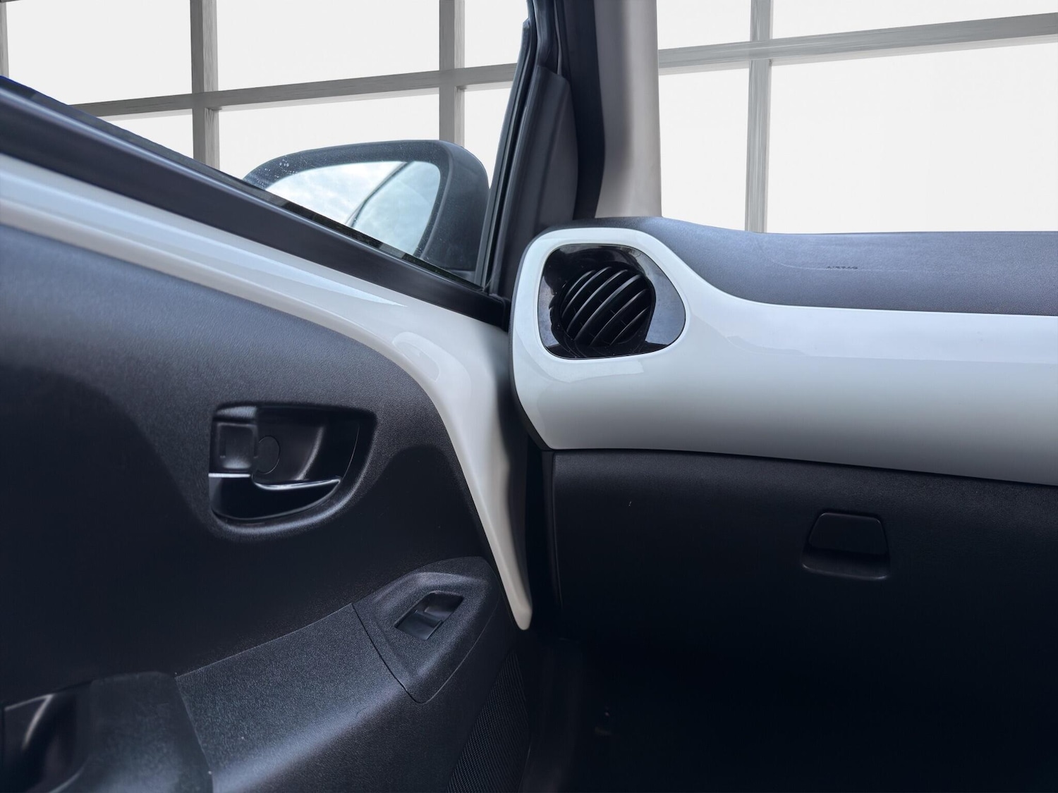 Used Toyota AYGO 2017 for sale - 77524377: Photo 60