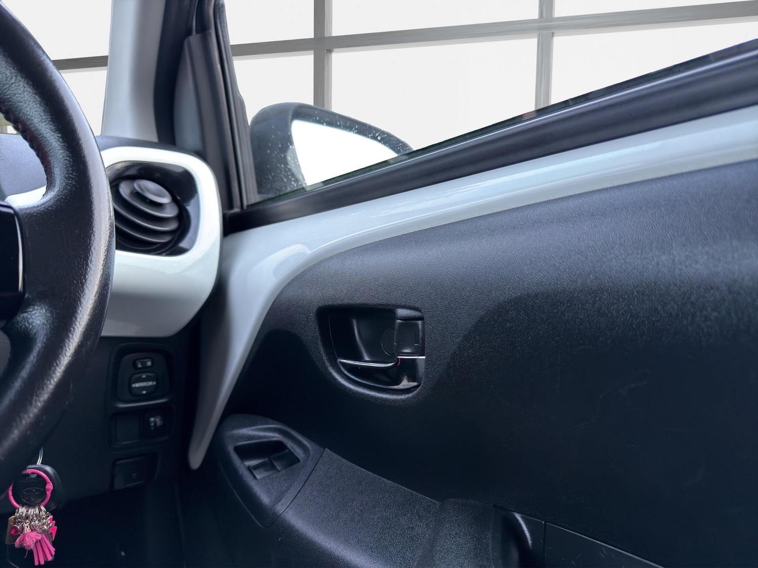 Used Toyota AYGO 2017 for sale - 77524377: Photo 61