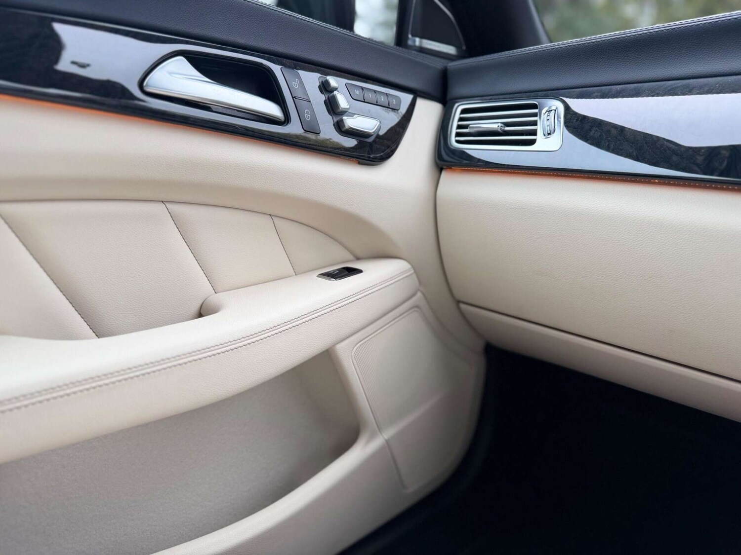 Used Mercedes-Benz CLS 2015 for sale - 77946168: Photo 41