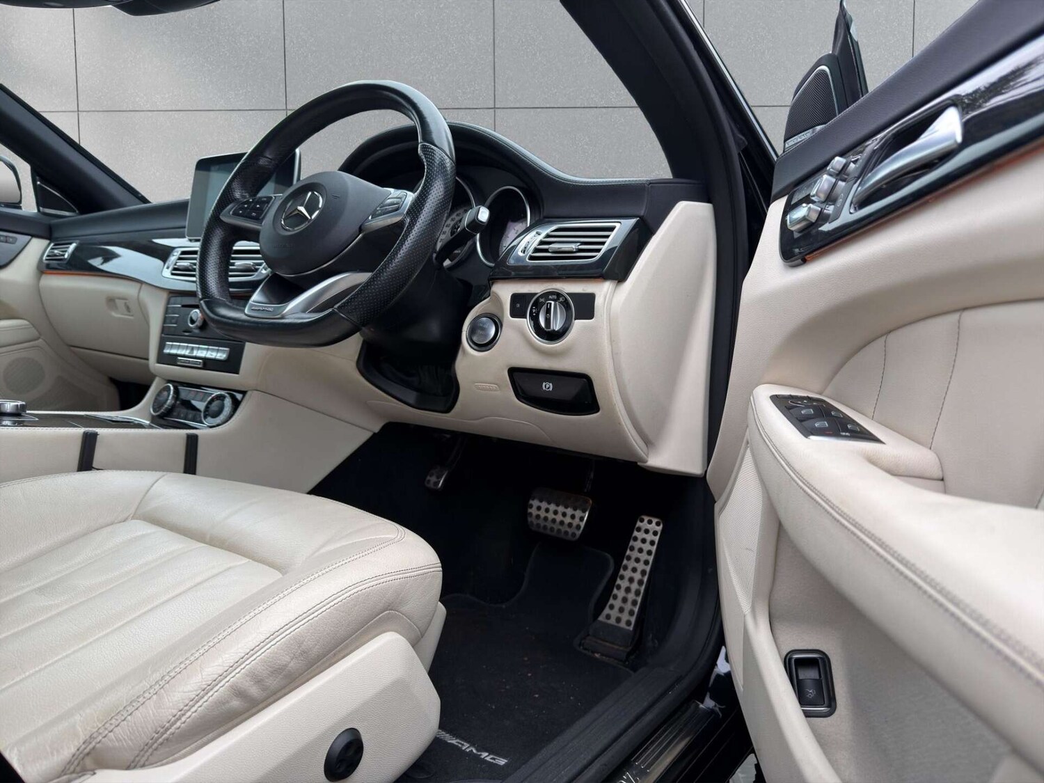 Used Mercedes-Benz CLS 2015 for sale - 77946168: Photo 68