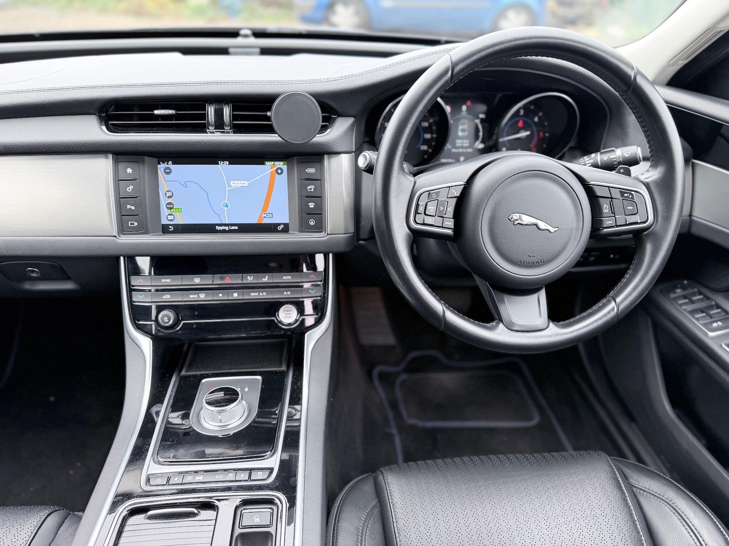 Used Jaguar XF 2016 for sale - 76314371: Photo 32