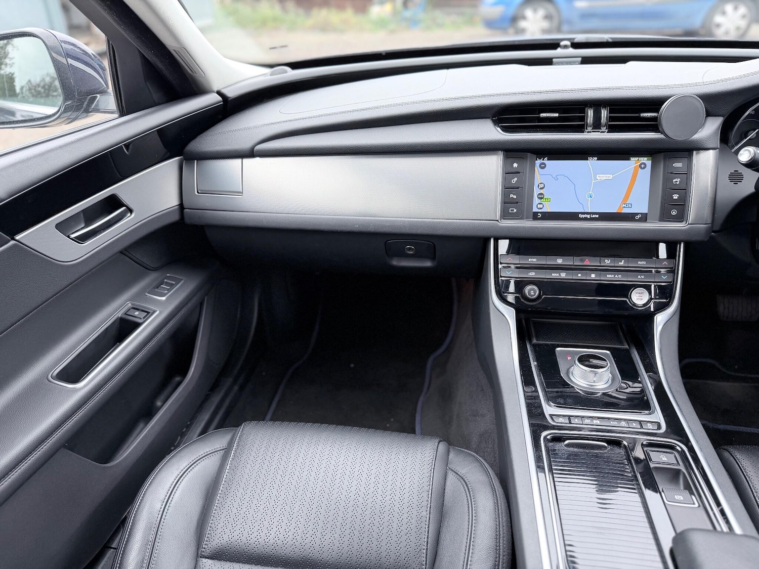 Used Jaguar XF 2016 for sale - 76314371: Photo 33