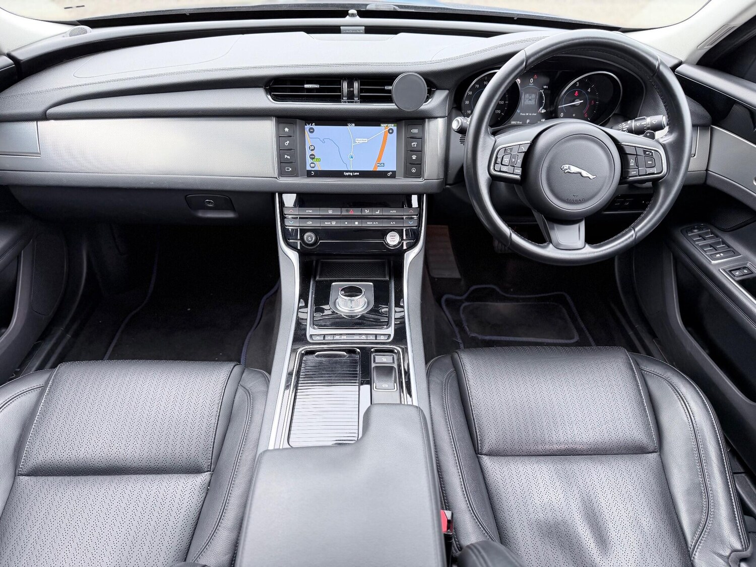 Used Jaguar XF 2016 for sale - 76314371: Photo 35