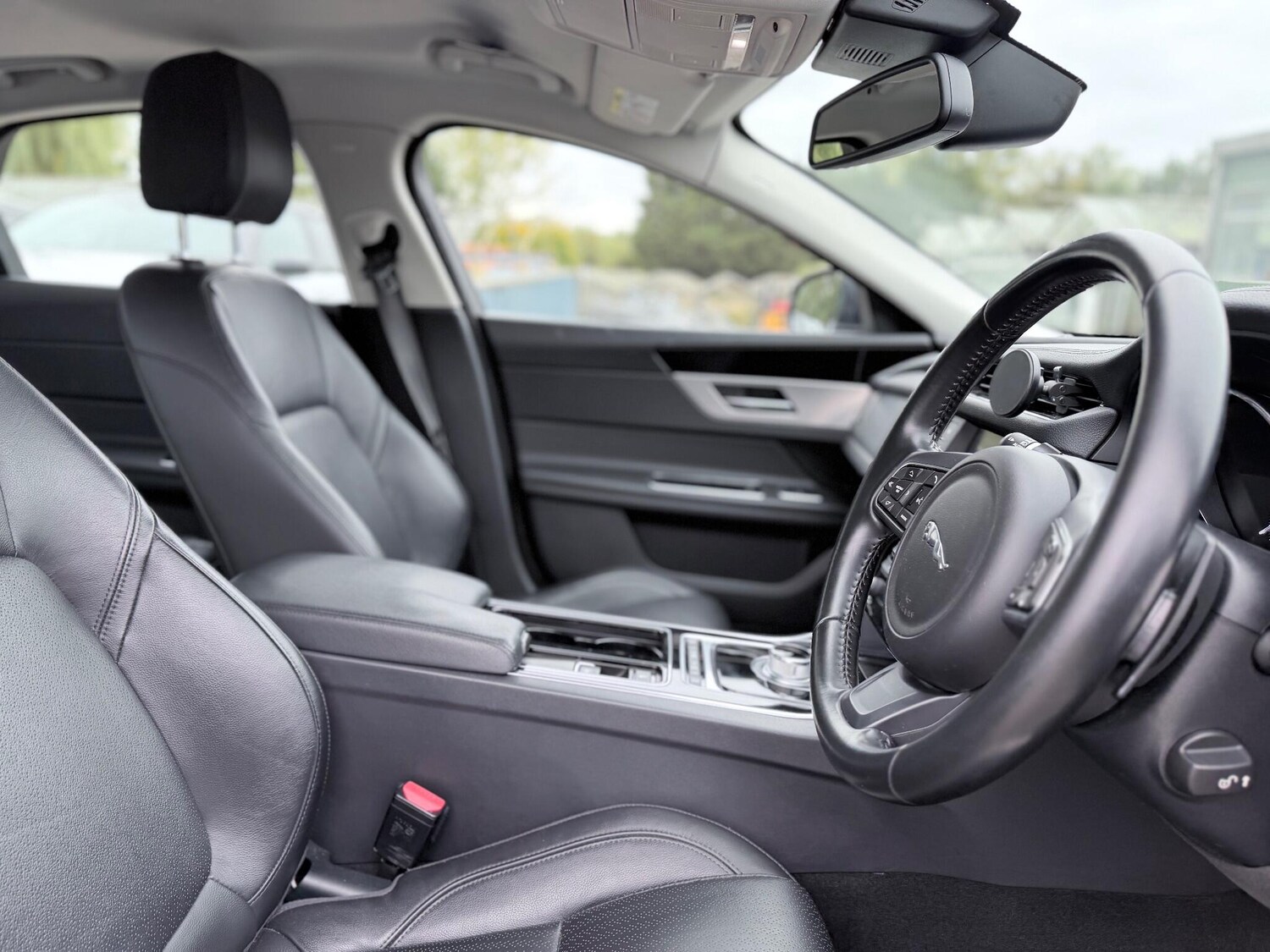 Used Jaguar XF 2016 for sale - 76314371: Photo 40