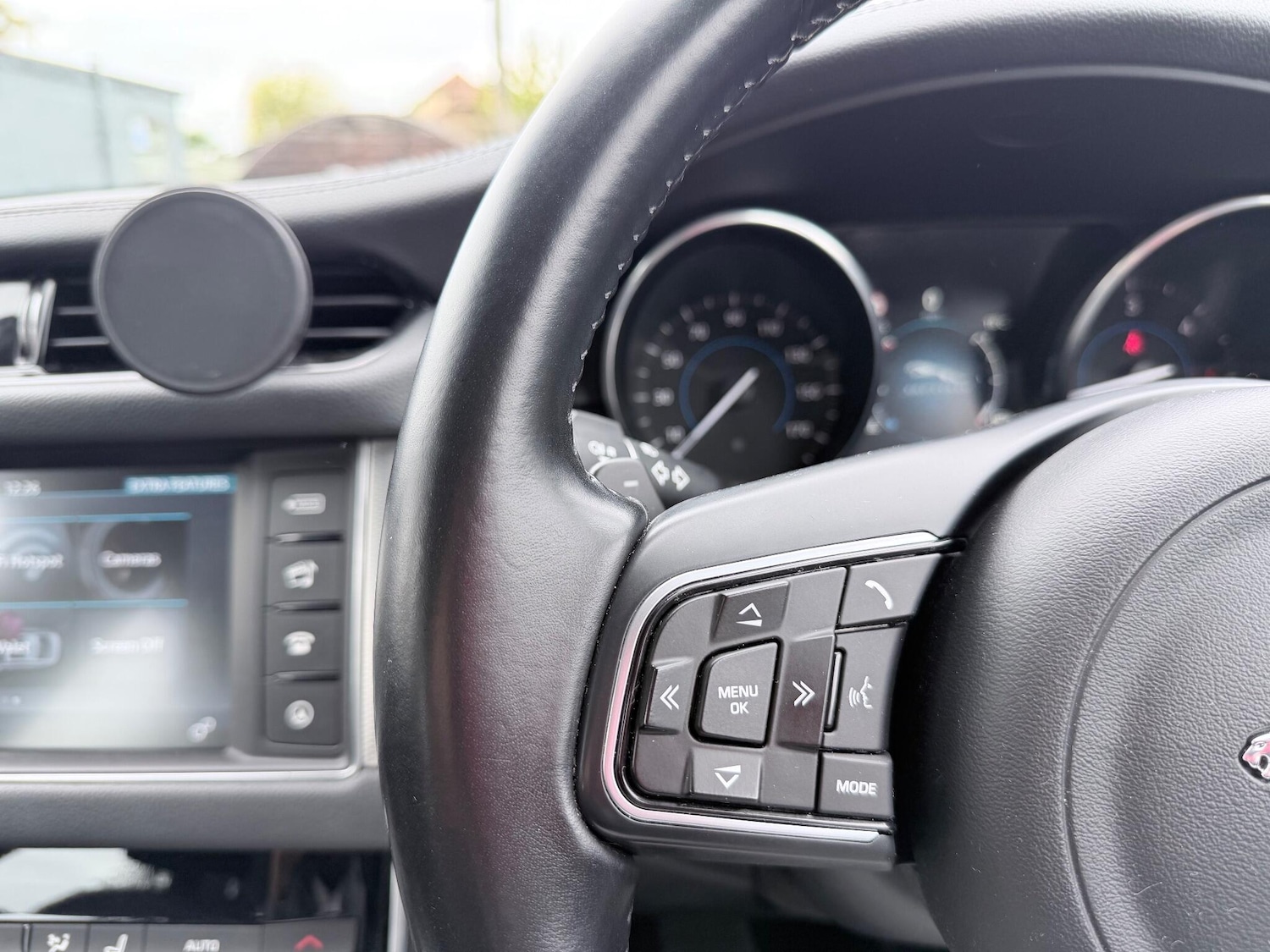 Used Jaguar XF 2016 for sale - 76314371: Photo 45
