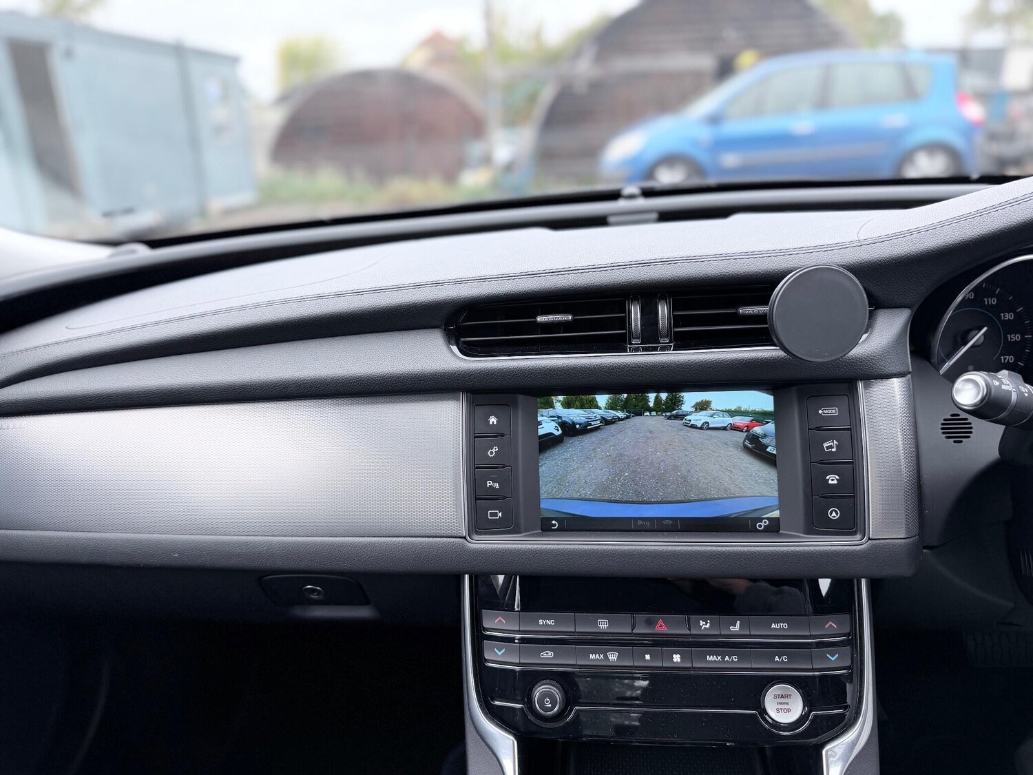 Used Jaguar XF 2016 for sale - 76314371: Photo 60