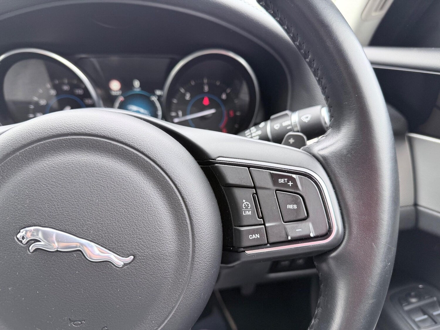 Used Jaguar XF 2016 for sale - 76314371: Photo 70