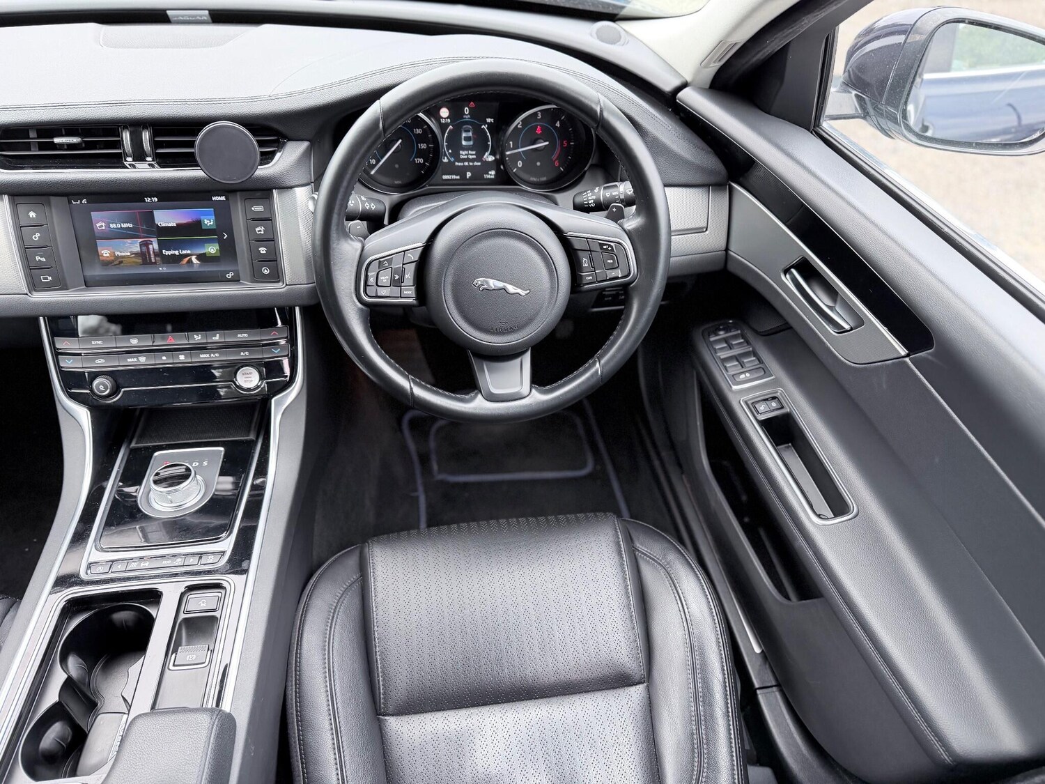 Used Jaguar XF 2016 for sale - 76314371: Photo 73