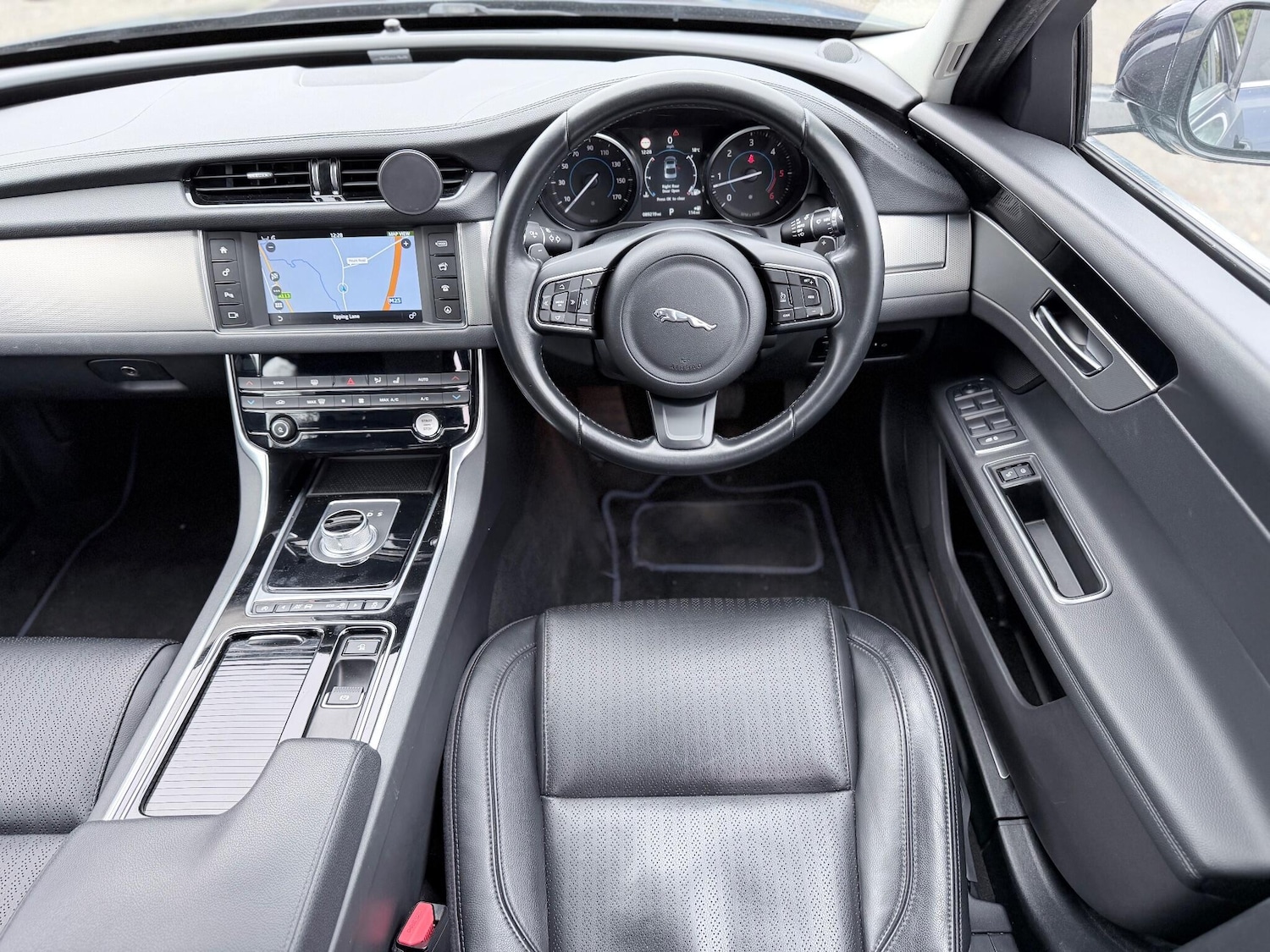 Used Jaguar XF 2016 for sale - 76314371: Photo 83