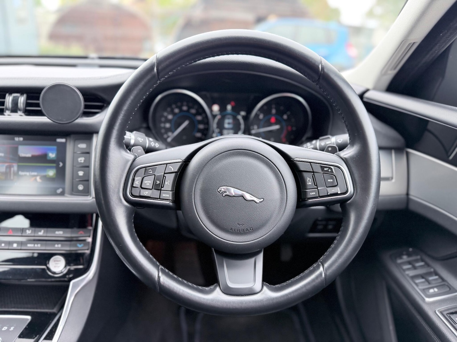 Used Jaguar XF 2016 for sale - 76314371: Photo 9