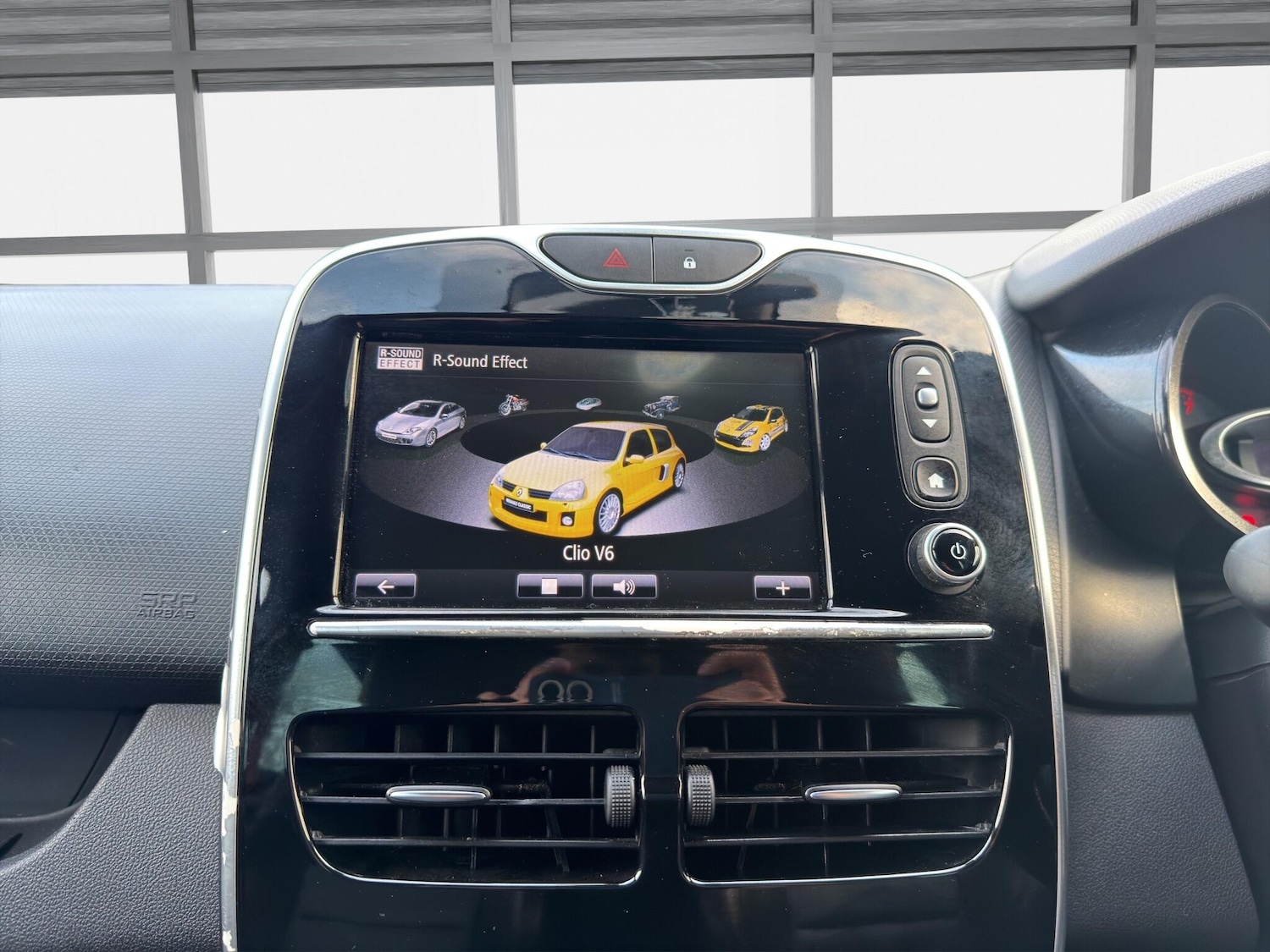 Used Renault Clio 2016 for sale - 77377189: Photo 10