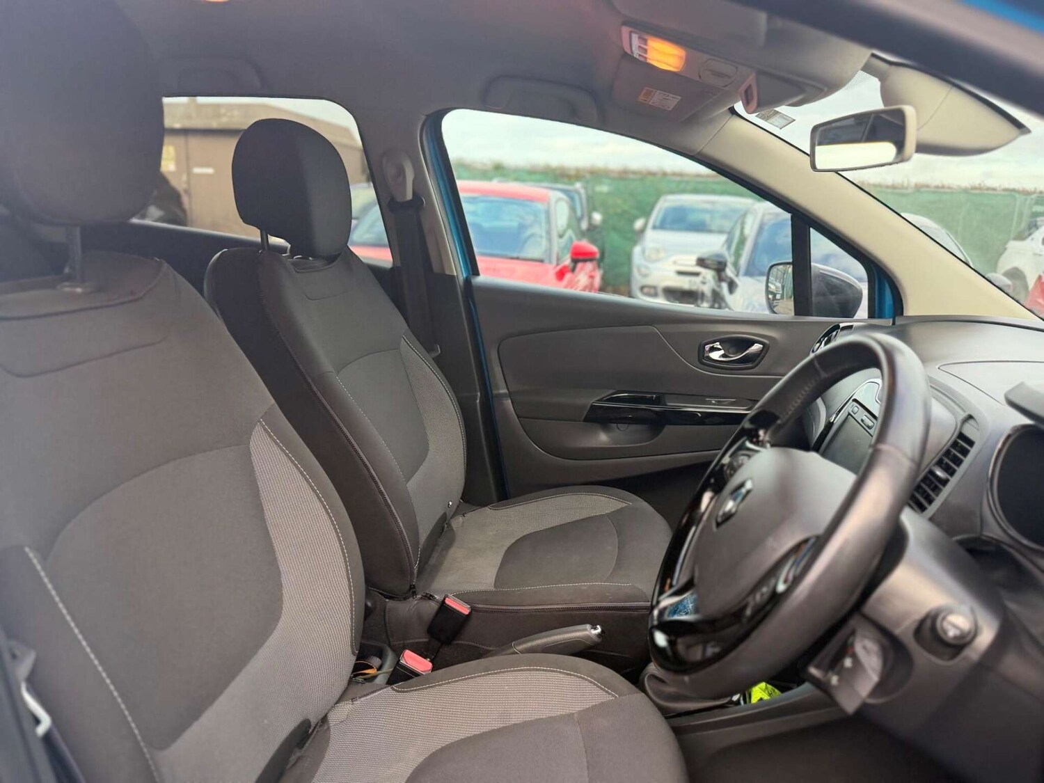 Used Renault Captur 2015 for sale - 77946178: Photo 38